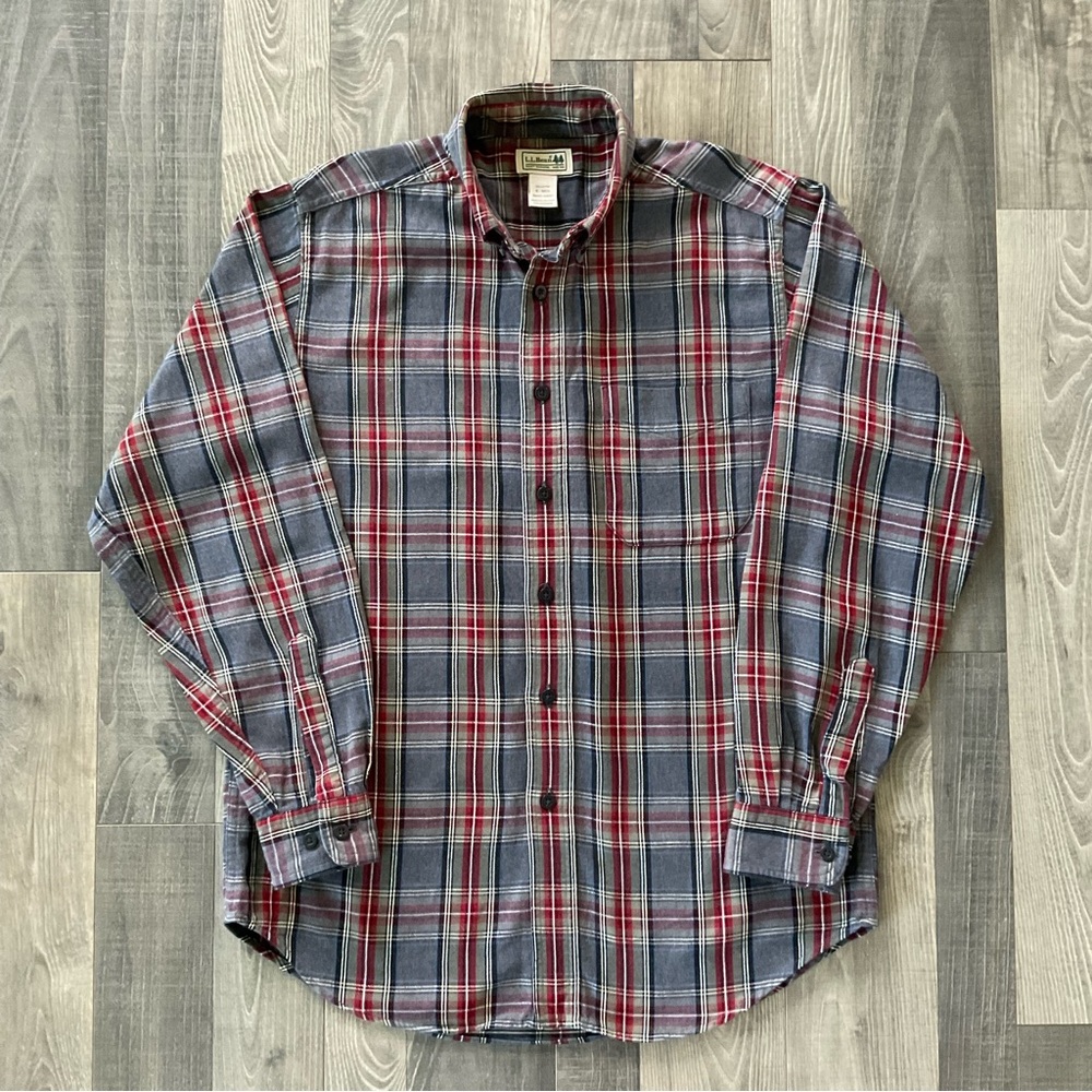 LL Bean Plaid Flannel Shirt
228061
Grey/Black/White/Red
Grey Stewart
Men’s Small